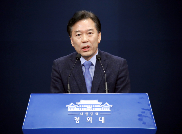 정태호 청와대 일자리수석이 8일 오전 청와대 춘추관 브리핑룸에서 기자간담회를 열고 지역상생형(광주형)일자리 의미와 향후 계획에 관해 설명하고 있다. 연합뉴스