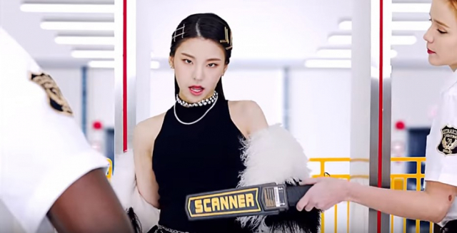 있지 예지. 있지 데뷔곡 달라달라 뮤비 캡처