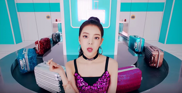 있지 리아. 있지 데뷔곡 달라달라 뮤비 캡처