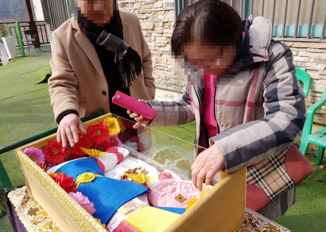 우해숙(가명)씨 부부가 반려견 화장터에서