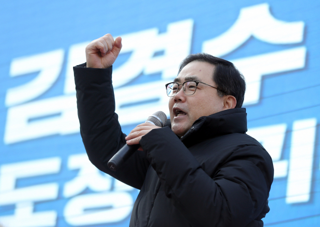 허성무 창원시장이 16일 오후 경남 창원시 성산구 상남동 분수광장에서 열린 