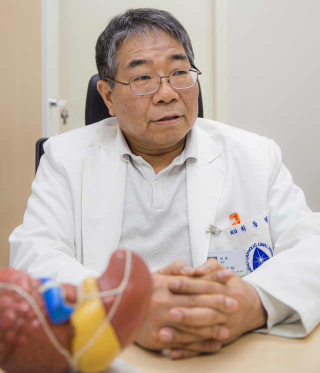 간이식 분야 국내 최고의 명의 중 한 명으로 꼽히는 최동락(57) 대구가톨릭대병원 교수. 그는 