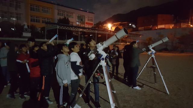 대구과학교육원이 오는 4월부터 학생과 학부모, 주민 등을 대상으로 다양한 천체관측 프로그램을 진행한다. 대구시교육청 제공