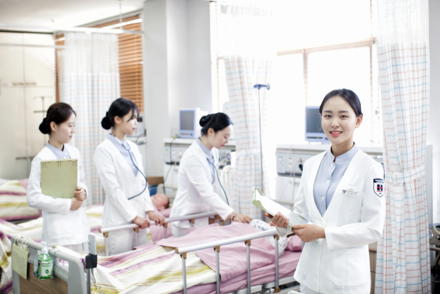 경북전문대 간호학과 학생들이 임상 실습을 하고 있다. 경북전문대 제공
