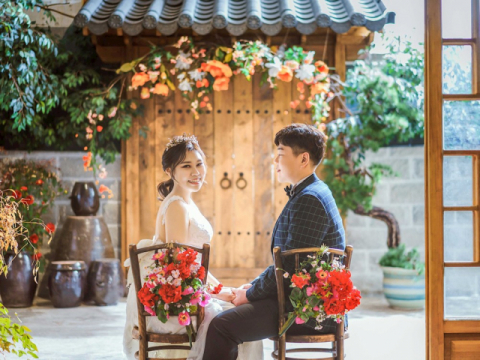 김영민, 윤하경 예비부부. 고구마웨딩 제공