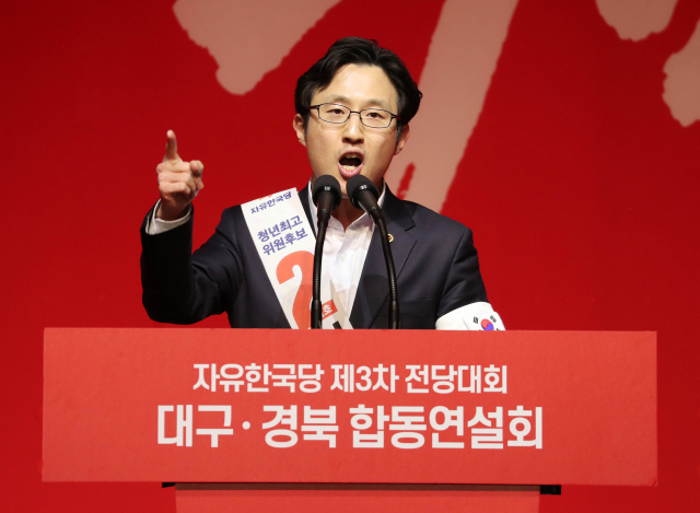 18일 오후 대구 엑스코에서 열린 자유한국당 3차 전당대회 대구·경북 합동연설회에서 김준교 청년최고위원 후보가 지지를 호소하고 있다. 연합뉴스 #김준교