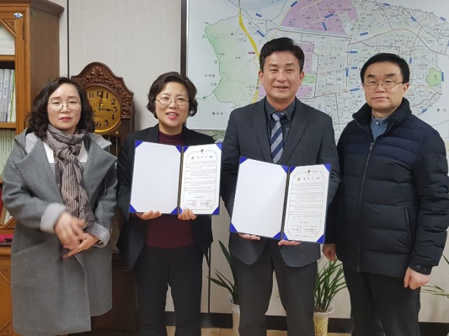 서구청이 19일 한국공인중개사협회 대구서구지회와 협약을 맺고 부동산 무료중개서비스를 시행하기로 했다. 대구 서구청 제공