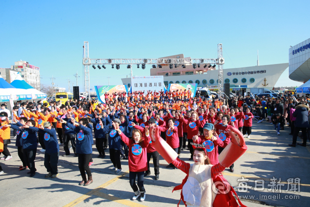 겨울철 최고의 먹거리 울진 대게와 붉은대게 축제가 오는 28일부터 나흘간 후포항 일원에서 열린다. 울진군 제공