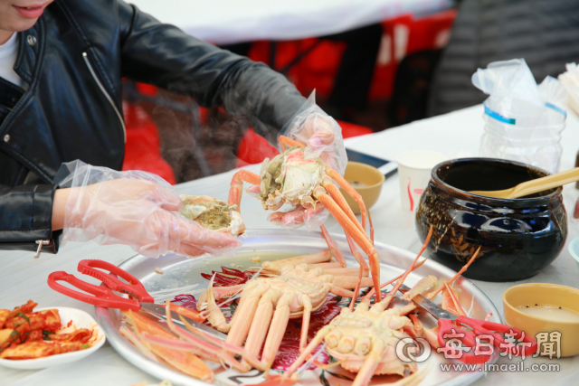 겨울철 최고의 먹거리 울진 대게와 붉은대게 축제가 오는 28일부터 나흘간 후포항 일원에서 열린다. 울진군 제공