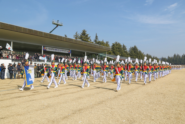 육군3사관학교는 22일 충성연병장에서 학부모와 가족 등 4천여명이 참석해 사관생도 56기 529명의 입학식을 가졌다. 3사관학교 제공