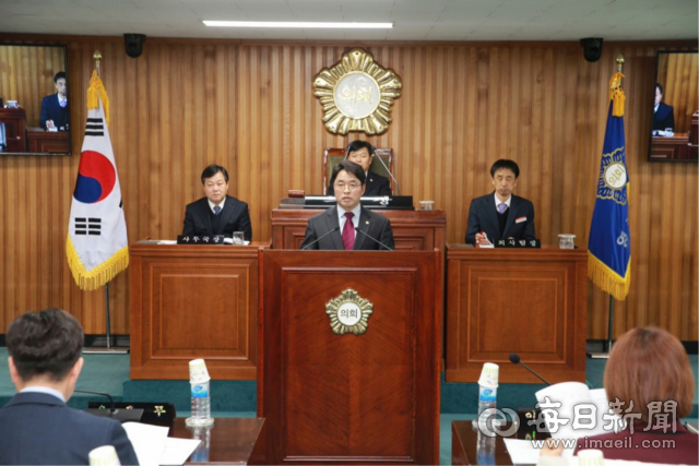 이재형 영주시 의원이 부석사 관광지 조성사업 부지 보상비 100억 증액은 근본적으로 잘못됐다며 의혹을 제기하고 있다. 영주시의회 제공