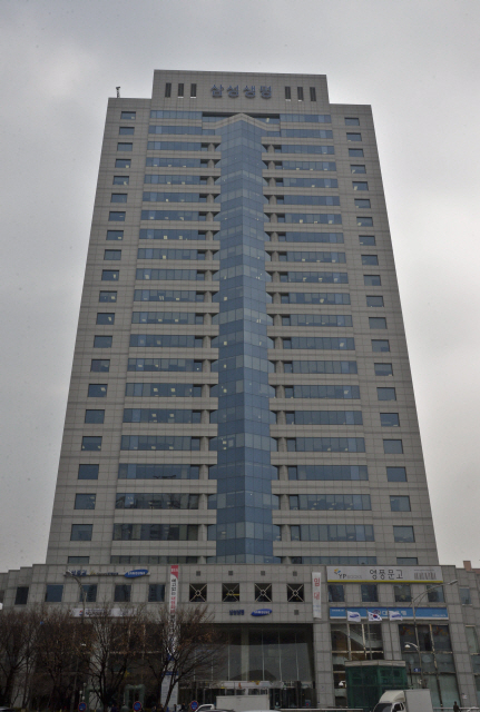 최근 중구청으로부터 증축 허가를 받은 대구 중구 덕산동 삼성생명 빌딩 모습. 매일신문DB.
