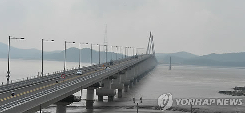 교동도와 강화도 사이에 놓인 교동대교. 연합뉴스