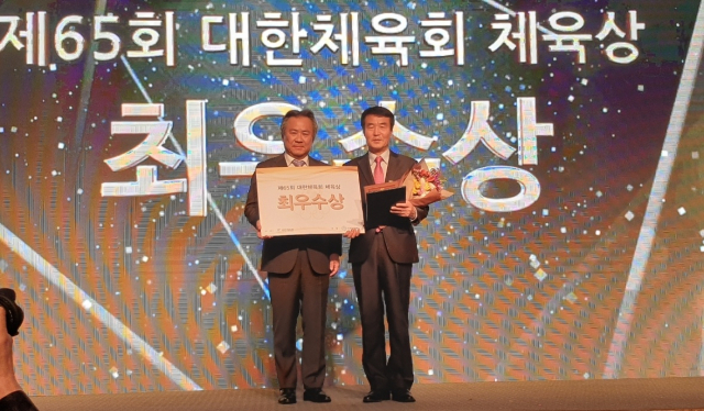 이용대(오른쪽)