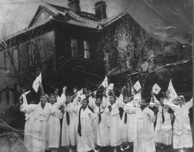 신명여학교를 배경으로 한 1919년 