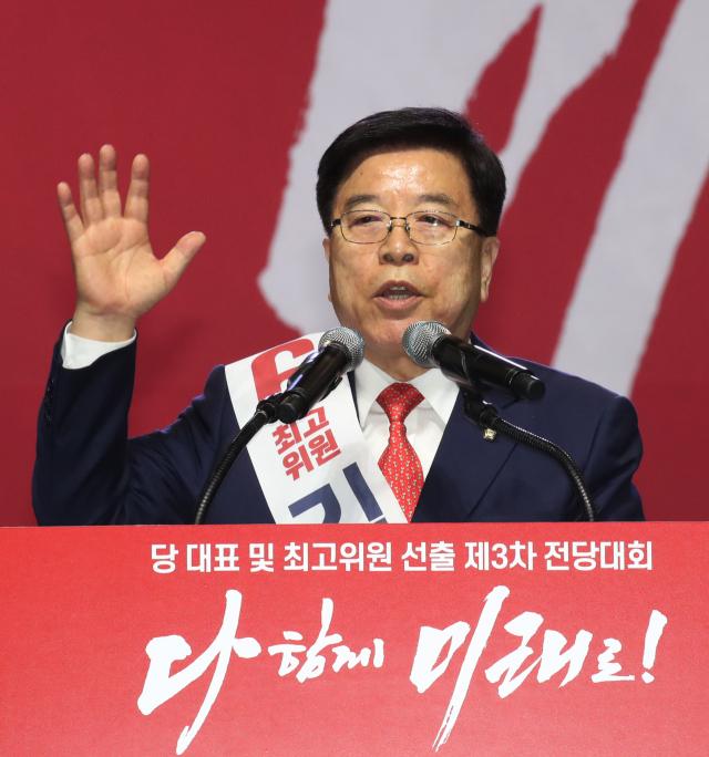 27일 오후 경기도 고양시 킨텍스에서 열린 자유한국당 전당대회에서 당 최고위원에 출마한 김광림 후보가 정견발표를 하고 있다. 연합뉴스