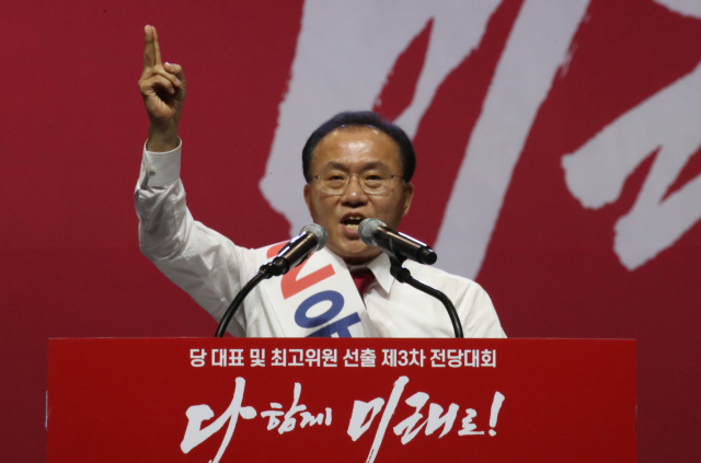 27일 오후 경기도 고양시 킨텍스에서 열린 자유한국당 전당대회에서 당 최고위원에 출마한 윤재옥 후보가 정견발표를 하고 있다. 연합뉴스