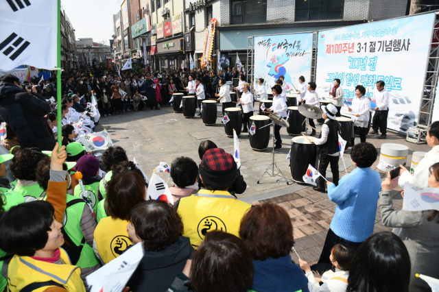 영주 문화의 거리에서 3.1절 기념행사를 펼치고 있다. 영주시 제공