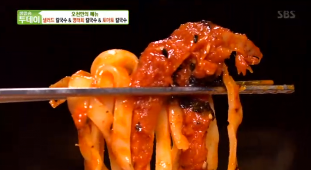 이태원 녹사평역 이색(사라다(샐러드), 명태회, 토마토) 칼국수 맛집 
