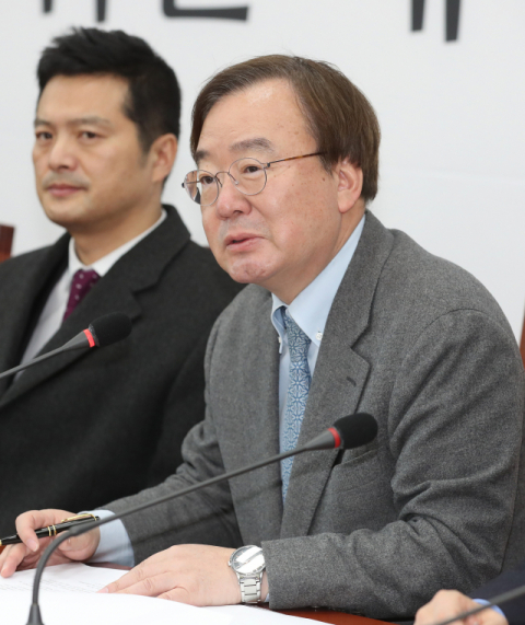 자유한국당 청와대 특별감찰반 진상조사단 회의에서 강효상 의원이 발언하고 있다. 연합뉴스