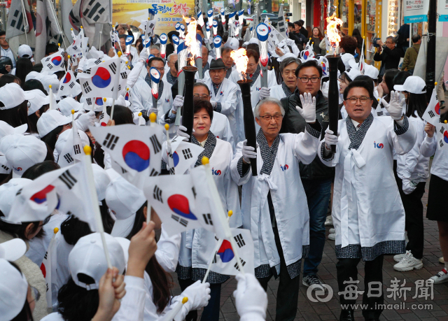 지난 3월 8일 3.1운동 100주년을 기념해 대구에서 열린 릴레이 만세 재현행사 모습. 매일신문DB