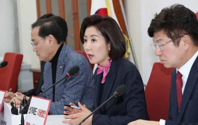 자유한국당 나경원 원내대표가 10일 국회에서 열린 정치개혁특별위원회 회의에서 발언하고 있다. 연합뉴스