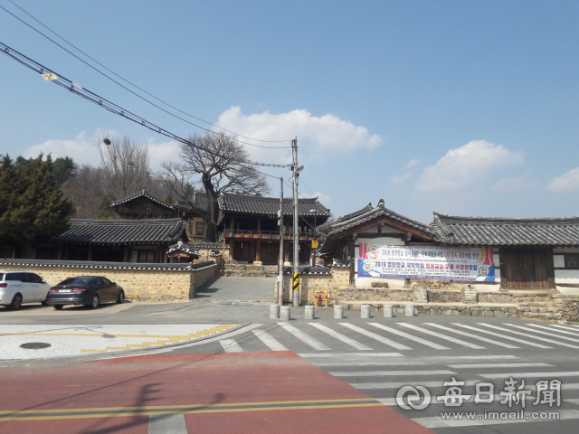 1919년 4월12일 오후 3시30분 1천여 명의 장꾼을 대상으로 만세운동이 펼쳐지려다 일본 경찰에 의해 제지된 당시 영천공립보통학교(현 영천향교) 정문 앞모습. 강선일 기자