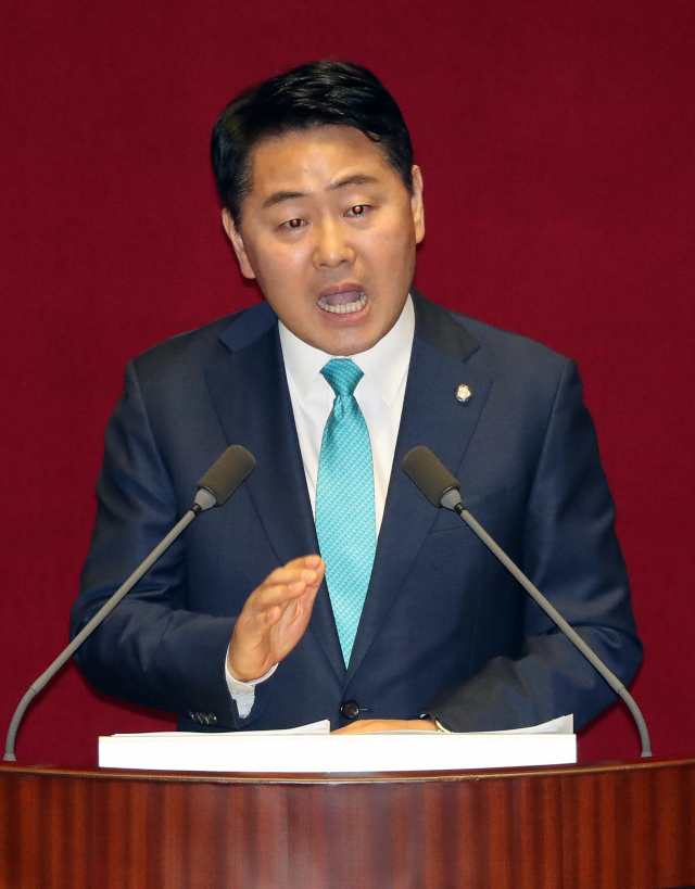 바른미래당 김관영 원내대표가 13일 오전 국회 본회의장에서 교섭단체 대표연설을 하고 있다. 연합뉴스