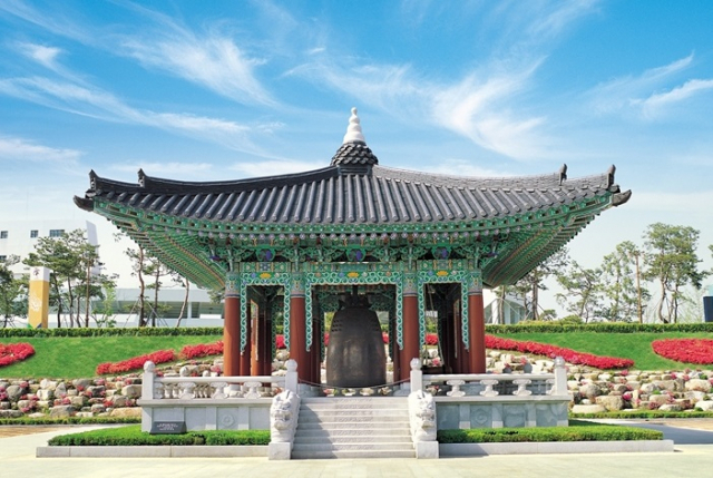 사진은 김천시가 지난 1999년에 건립한 