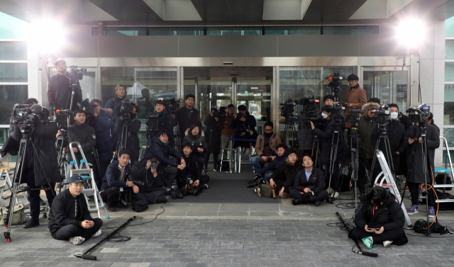 15일 오전 서울 세종문화회관 계단에서 