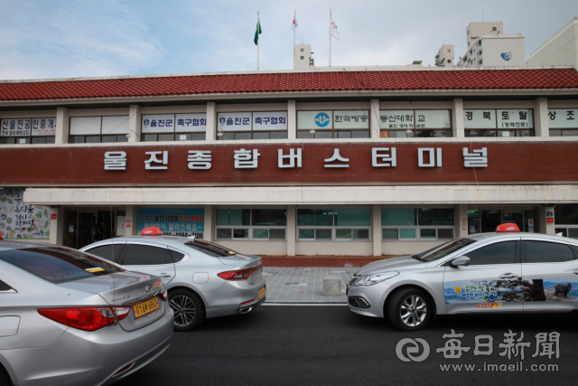 울진~강릉간 오전시간대 시외버스 운행이 최근 재개됐다. 신동우 기자