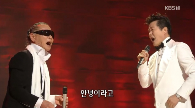 가요무대 출연 쟈니리(왼쪽), 태진아. KBS tv 화면 캡처