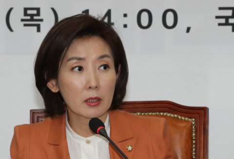 자유한국당 나경원 원내대표가 21일 오후 국회에서 열린 