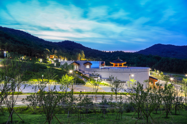 경주 석장동 송화산 자락에 자리잡은 화랑마을 내 전시관 전경. 경주시 제공
