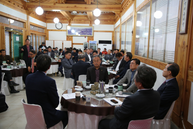 경상북도체육회 관계자들은 25일 안동에서 이기흥 대한체육회장 일행이 참석한 가운데 국민체육진흥법관련 간담회를 가졌다. 경북도 체육회 제공.