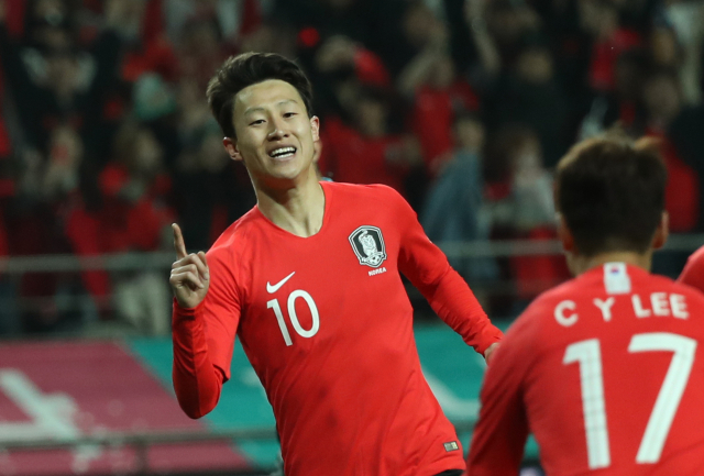 26일 서울월드컵경기장에서 열린 축구 국가대표팀 한국과 콜롬비아의 평가전. 이재성이 두번째 골을 성공시킨 뒤 환호하고 있다. 연합뉴스