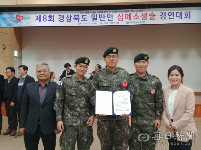 영주소방서 B.T.S팀이 대상을 받은 기쁨을 전하고 있다(왼쪽부터 김동섭 예방총괄 담당, 최윤서· 추인혁·신성용 베스트팀, 정리라 교육담당). 영주소방서 제공