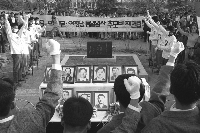 이재문 여정남 열사 추모비 건립 당시 사진. 매일신문 DB