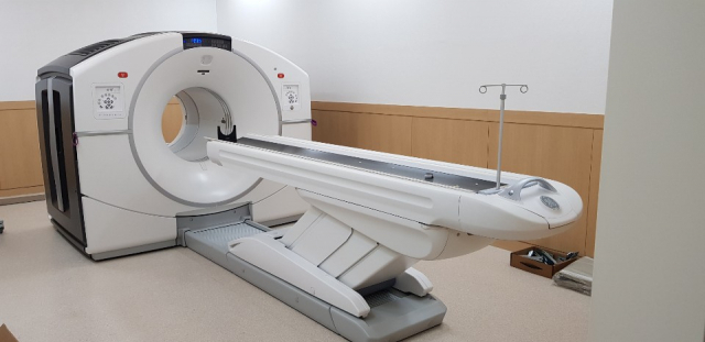 국내 최초로 도입한 디지털 PET-CT. 피폭 방사선량을 줄이면서도 암 유무를 판단하는 성능이 2배 향상되어 보다 정확하게 병변을 진단할 수 있다. 동산병원 제공