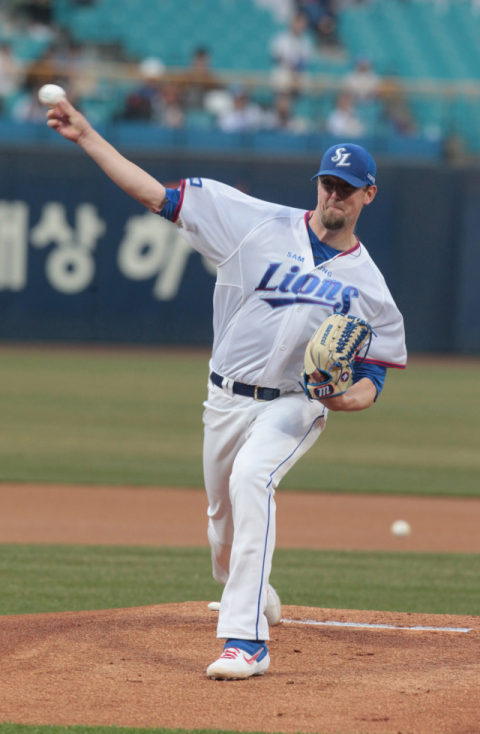 29일 대구삼성라이온즈파크에서 열린 2019 KBO리그 두산 베어스와의 경기에서 삼성 라이온즈 선발투수 덱 맥과이어가 역투하고 있다. 삼성 라이온즈 제공