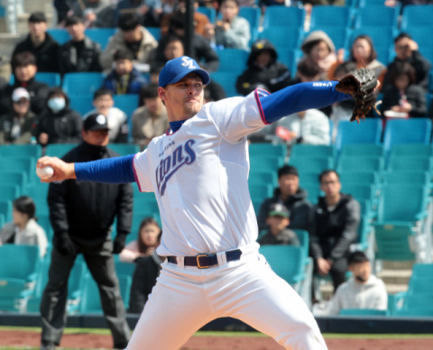 31일 대구삼성라이온즈파크에서 열린 2019 KBO리그 두산 베어스와의 경기에서 삼성 라이온즈 선발투수 저스틴 헤일리가 역투하고 있다. 삼성 라이온즈 제공