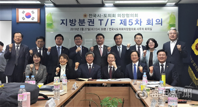 지방분권 TF 5차회의에서 김명호 도의원은 지난달 26일 국무회의를 통과한 지방자치법 전부개정안의 조혹한 국회 심의를 촉구했다. 경북도의회 제공