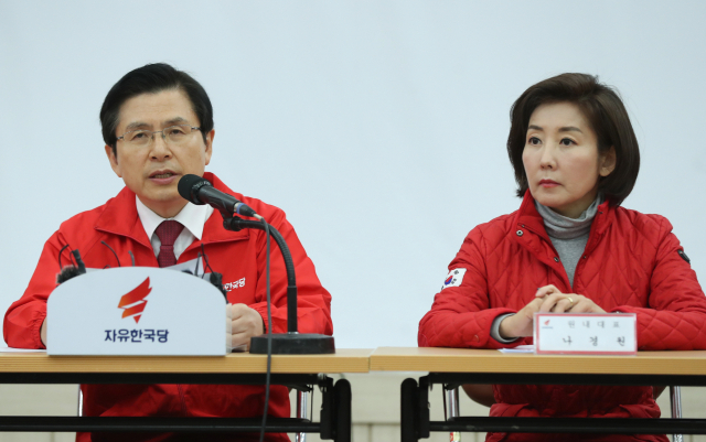 자유한국당 황교안 대표가 1일 오전 경남 창원시 의창구 자유한국당 경상남도당에서 열린 현장 최고위원회의에서 발언하고 있다. 연합뉴스