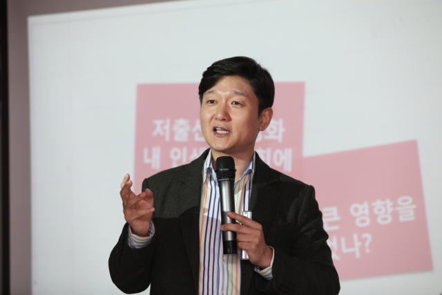 조영태 서울대 보건대학원 교수가 1일 매일 탑 리더스 아카데미 강의에서 대구의 고령화 추세를 경고했다. 임경희 매일탑리더스 미디어전문위원