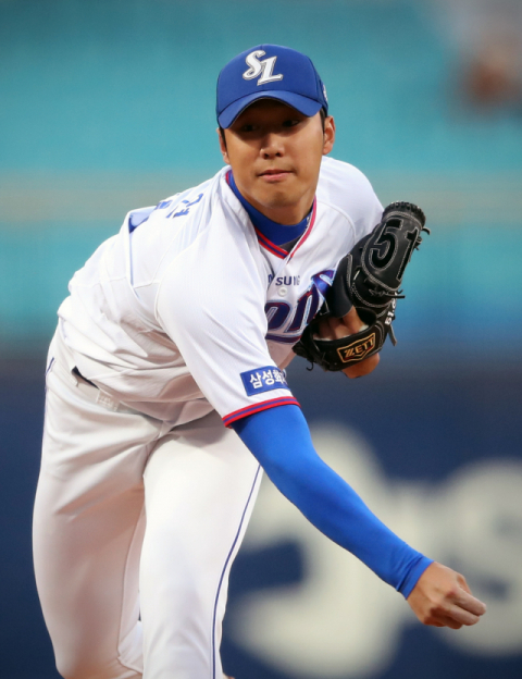 2일 대구삼성라이온즈파크에서 열린 2019 KBO리그 KIA 타이거즈와의 경기에서 삼성 라이온즈 선발투수 최충연이 역투하고 있다. 삼성 라이온즈 제공