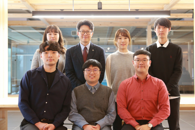 MAOA유전자 관련 연구를 진행한 연구팀. 앞줄 왼쪽부터 제갈장환·진권휴,·염지우 석사과정생. 뒷줄 왼쪽부터 임승영 전임기술원, 기초학부 이창훈 교수, 웰에이징연구센터 정진주 연구원, 손지훈 석사과정생. DGIST 재공