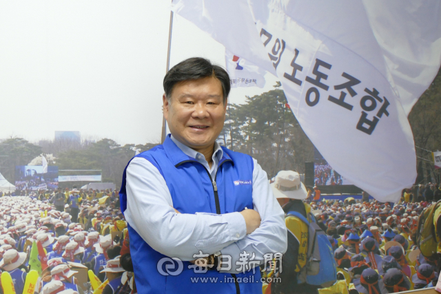김종기 경북교육청공무원노조위원장은 퇴임을 앞두고 그동안의 노조활동에 대한 이야기를 담은 자서전 