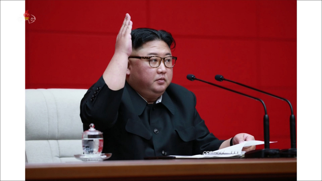 북한이 10일 노동당 중앙위원회 제7기 제4차 전원회의를 개최했다. 사진은 조선중앙TV가 11일 공개한 김정은 국무위원장의 모습. [국내에서만 사용가능. 재배포 금지. For Use Only in the Republic of Korea. No Redistribution] 연합뉴스