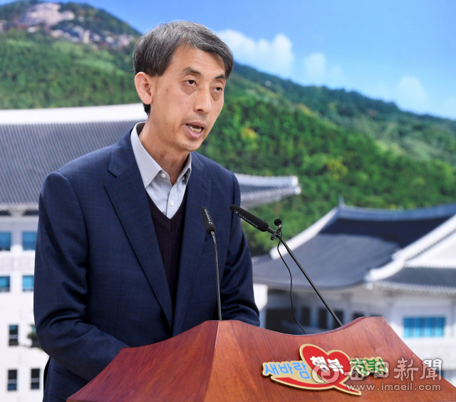 15일 경북도청 브리핑룸에서 전강원 경북도 동해안전략산업국장이 원전해체연구소 설립 업무협약에 따른 후속 조치 계획을 밝히고 있다. 경북도 제공