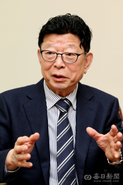 진영환 삼익THK 회장은 업종 전환의 전문가로 꼽힌다. 진 회장은 국가산업발전에 기여한 공로로 지난달 금탑산업훈장을 받기도 했다. 정운철 기자 woon@imaeil.com